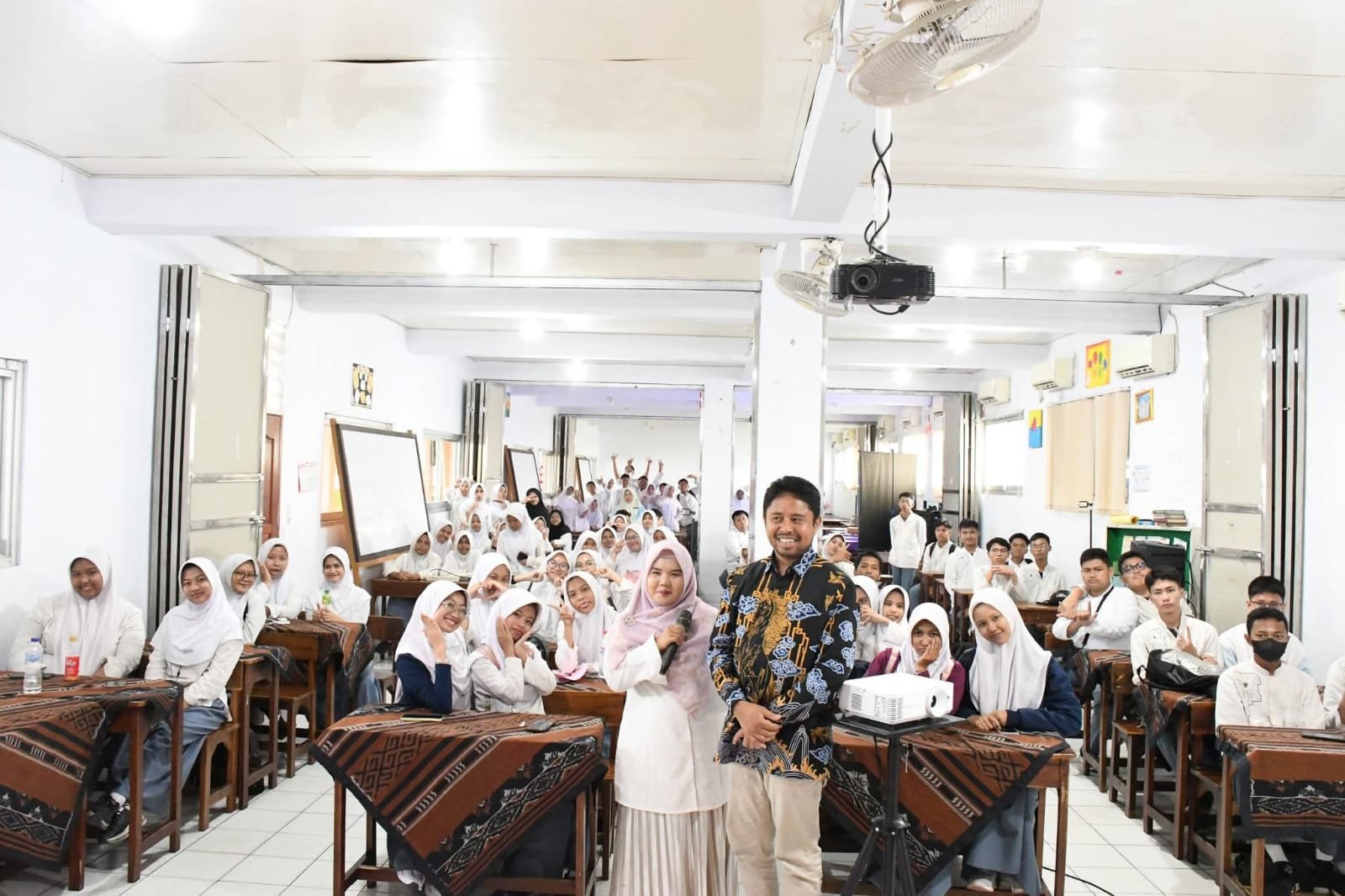 SEMINAR STRATEGI PEMILIHAN JURUSAN PERGURUAN TINGGI NEGERI 2025 SMA IT YP IPPI CAKUNG