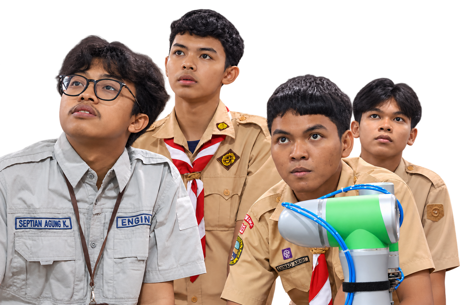 Siswa berseragam pramuka bersama pembimbing mempelajari lengan robot